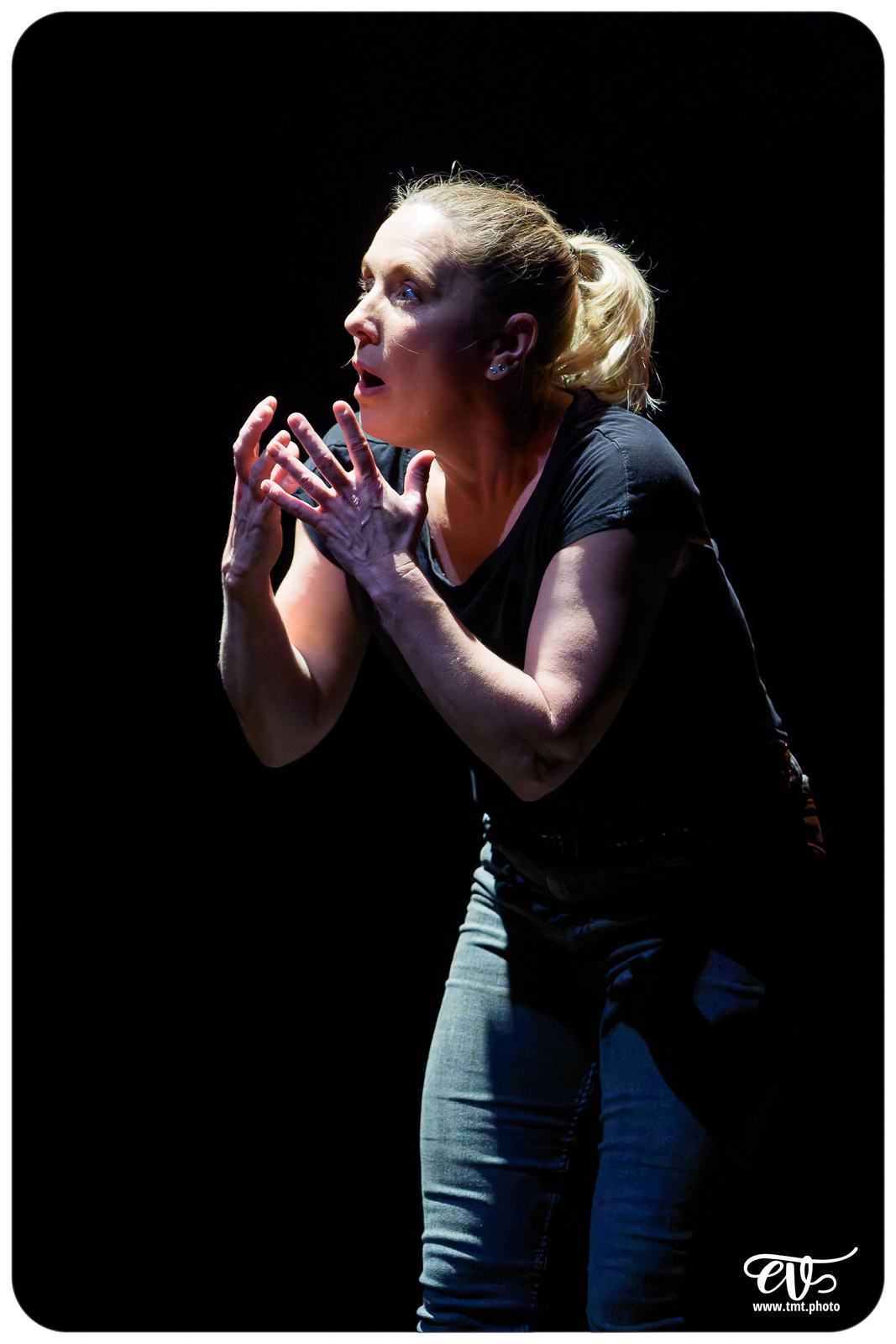 LES CHATOUILLES OU LA DANSE DE LA COLÈRE (ANDRÉA BESCOND)